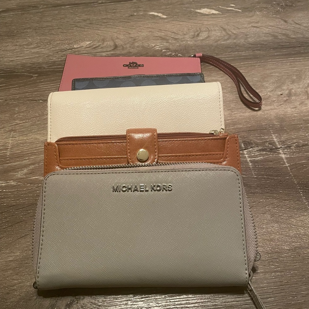 Wallets - Picture 10 of 10